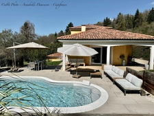 Villa d'architecte P7 à THIERS (CHOPINE) avec vaste terrain, garage double et piscine chauffée.