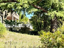 CLERMONT-FERRAND - Les Côtes – Maison d’architecte d’environ 300 m² avec dépendance – Terrain de 1894 m² – Piscine 