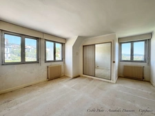 ROYAT - Grande maison familiale à rénover avec vue panoramique, terrain rare, piscine