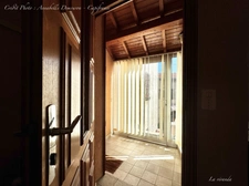 BLANZAT VILLAGE – MAISON DE VILLE EN PIERRE – 2 CHAMBRES – COUR – GARAGE – CAVE – DOUBLE VITRAGE