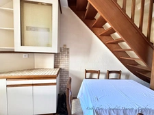 BLANZAT VILLAGE – MAISON DE VILLE EN PIERRE – 2 CHAMBRES – COUR – GARAGE – CAVE – DOUBLE VITRAGE