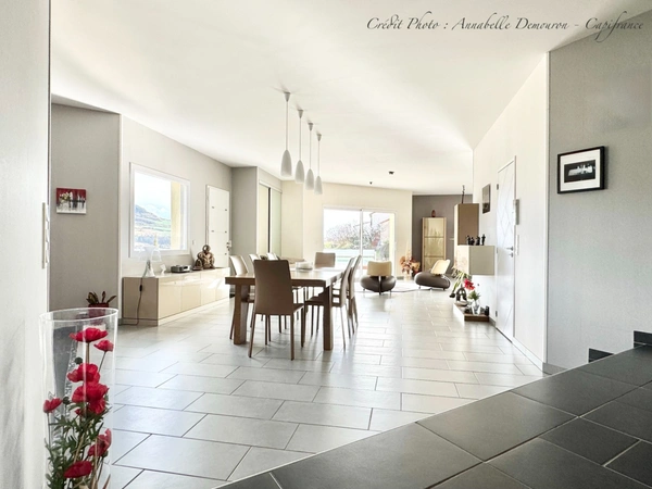 VEYRE-MONTON, Villa P6 avec très grand garage, piscine sécurisée et chauffée sur terrain de 1 509,00 m²