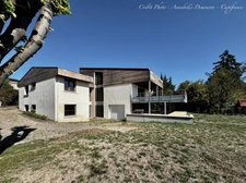 CLERMONT-FERRAND - Les Côtes – Maison d’architecte d’environ 300 m² avec dépendance – Terrain de 1894 m² – Piscine 