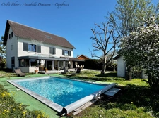 Maison à vendre 8 pièces SAINT BONNET PRES RIOM (63)
