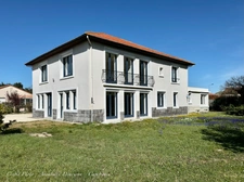 Maison de notable P8 entièrement rénovée avec grand jardin à ENNEZAT : la maison Bleue