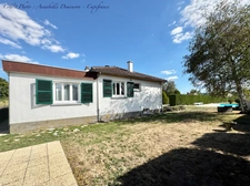 MOZAC – Maison de plain-pied 3 chambres/bureau – PISCINE – TERRAIN divisible de 2324 M² – Garages 