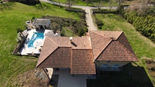 Villa d'architecte P7 à THIERS (CHOPINE) avec vaste terrain, garage double et piscine chauffée.