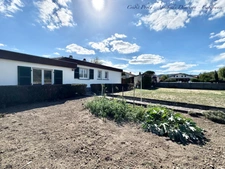 MOZAC – Maison de plain-pied 3 chambres/bureau – PISCINE – TERRAIN divisible de 2324 M² – Garages 