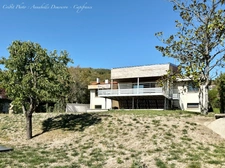 CLERMONT-FERRAND - Les Côtes – Maison d’architecte d’environ 300 m² avec dépendance – Terrain de 1894 m² – Piscine 