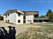 CLERMONT-FERRAND - Les Côtes – Maison d’architecte d’environ 300 m² avec dépendance – Terrain de 1894 m² – Piscine 