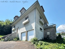 ROYAT - Grande maison familiale à rénover avec vue panoramique, terrain rare, piscine