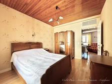 BLANZAT VILLAGE – MAISON DE VILLE EN PIERRE – 2 CHAMBRES – COUR – GARAGE – CAVE – DOUBLE VITRAGE