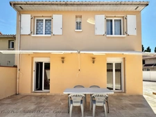 EXCLUSIVITÉ – Maison 5 pièces rénovée avec 4 chambres, terrasse en travertin, double garage et nombreux stationnements à Gerzat