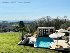 Villa d'architecte P7 à THIERS (CHOPINE) avec vaste terrain, garage double et piscine chauffée.