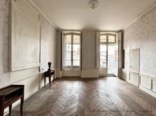 Appartement bourgeois T6 à rénover avec terrasse - CLERMONT FERRAND (63) Plateau Central - proche cathédrale.