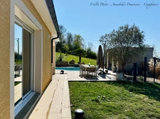 Villa d'architecte P7 à THIERS (CHOPINE) avec vaste terrain, garage double et piscine chauffée.