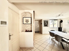 EXCLUSIVITÉ – Maison 5 pièces rénovée avec 4 chambres, terrasse en travertin, double garage et nombreux stationnements à Gerzat