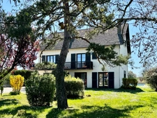 Maison à vendre 8 pièces SAINT BONNET PRES RIOM (63)