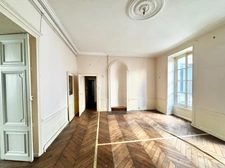 Appartement bourgeois T6 à rénover avec terrasse - CLERMONT FERRAND (63) Plateau Central - proche cathédrale.