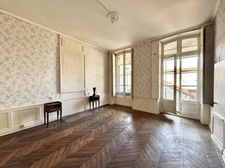 Appartement bourgeois T6 à rénover avec terrasse - CLERMONT FERRAND (63) Plateau Central - proche cathédrale.