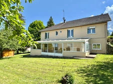Vaste Maison individuelle P8 à rénover - LE VERNET (03200) - Terrain - garage, carport et atelier.