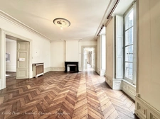 Appartement bourgeois T6 à rénover avec terrasse - CLERMONT FERRAND (63) Plateau Central - proche cathédrale.
