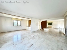 ROYAT - Grande maison familiale à rénover avec vue panoramique, terrain rare, piscine