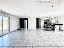 GRANDE MAISON DE PLAIN-PIED - BEAUREGARD-VENDON – 4/5 CHAMBRES – TERRAIN 1 449 m² – VUE PUY DE DÔME