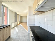 CHATELGUYON (63) - Appartement 4 pièces rénové, balcon filant et terrasse privative