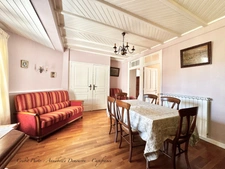 BLANZAT VILLAGE – MAISON DE VILLE EN PIERRE – 2 CHAMBRES – COUR – GARAGE – CAVE – DOUBLE VITRAGE