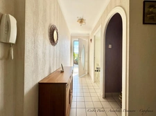 MOZAC – Maison de plain-pied 3 chambres/bureau – PISCINE – TERRAIN divisible de 2324 M² – Garages 