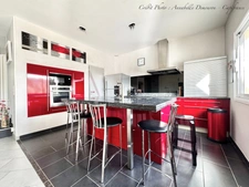 VEYRE-MONTON, Villa P6 avec très grand garage, piscine sécurisée et chauffée sur terrain de 1 509,00 m²