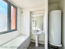 CHATELGUYON (63) - Appartement 4 pièces rénové, balcon filant et terrasse privative