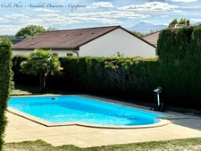 MOZAC – Maison de plain-pied 3 chambres/bureau – PISCINE – TERRAIN divisible de 2324 M² – Garages 