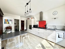 CÉBAZAT HYPERCENTRE – MAISON DE CARACTÈRE + T2 INDÉPENDANT – 183 m² HABITABLES ENV. – DÉPENDANCES – EXTÉRIEURS