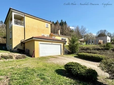 Villa d'architecte P7 à THIERS (CHOPINE) avec vaste terrain, garage double et piscine chauffée.