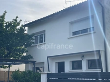 3-bedroom house - bathroom with bath and shower - enclosed garden - shed - in Marmande (47)