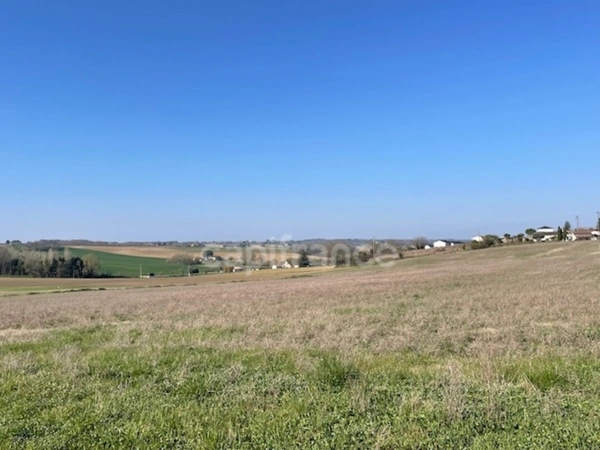 TERRAIN CONSTRUCTIBLE de 43 400,00 m² à LEVIGNAC DE GUYENNE (47)