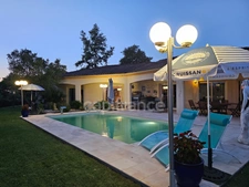 Villa de plain pied - 4 chambres - piscine - terrain de pétanque - garage - cadre naturel privilégié