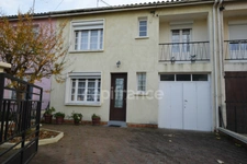 Maison de 117m2 - 3 chambres - 2 cours extérieures - proche des commerces à pieds à TONNEINS