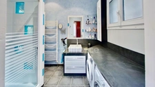 Maison de 116 m² - 4 chambres - proche services à pieds - garage -piscine