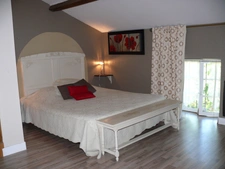 Domaine à vendre, une maison, des chambres d'hôtes et 2 appartements sur plus d'un hectare à SAINTE BAZEILLE (47)