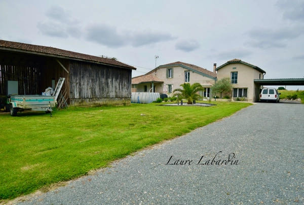 Maison de 300m2, 5 chambres, dépendances à CAUMONT-SUR-GARONNE (47)