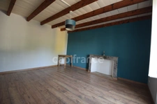 Maison en pierre dans un village de caractère, 4 chambres, garage, dépendances