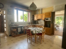 Maison de plain-pied, 4 chambres, garage, terrain clos 