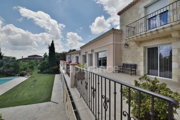 Propriété au calme - 5 chambres - T3 attenant - garage XXL - piscine - à MARMANDE (47)