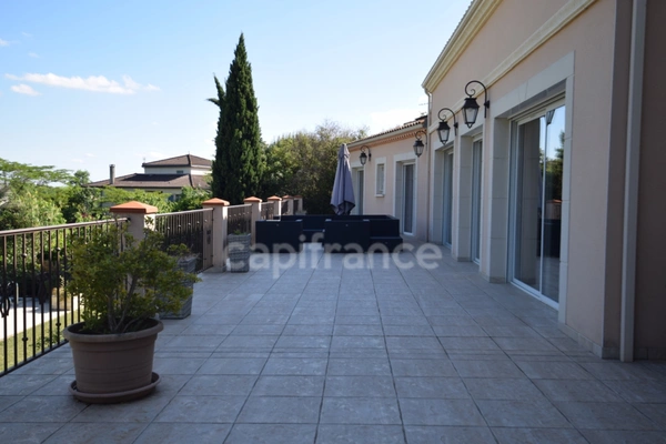 Propriété au calme - 5 chambres - T3 attenant - garage XXL - piscine - à MARMANDE (47)