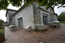 4-bedroom house with swimming pool, garage, and drying room in MARMANDE (47)