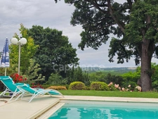 Villa de plain pied - 4 chambres - piscine - terrain de pétanque - garage - cadre naturel privilégié