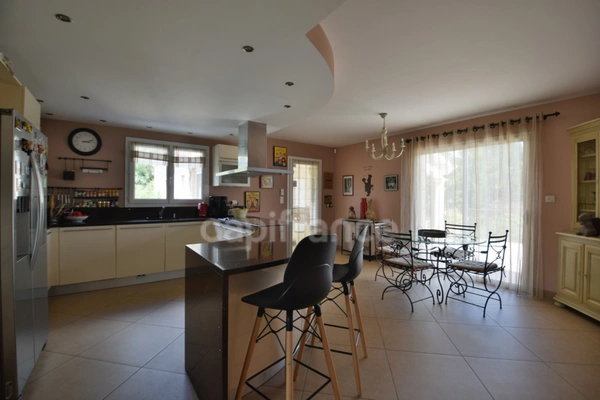 Propriété au calme - 5 chambres - T3 attenant - garage XXL - piscine - à MARMANDE (47)